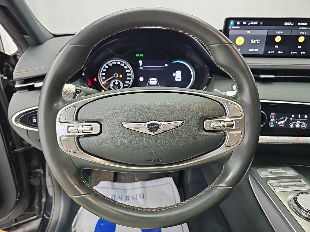 Genesis GV70 — photo 09