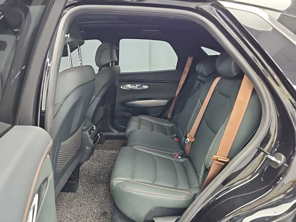 Genesis GV70 — photo 12