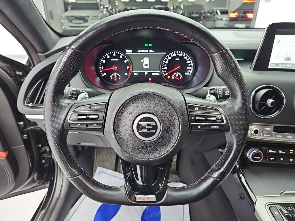 Kia Stinger — photo 09