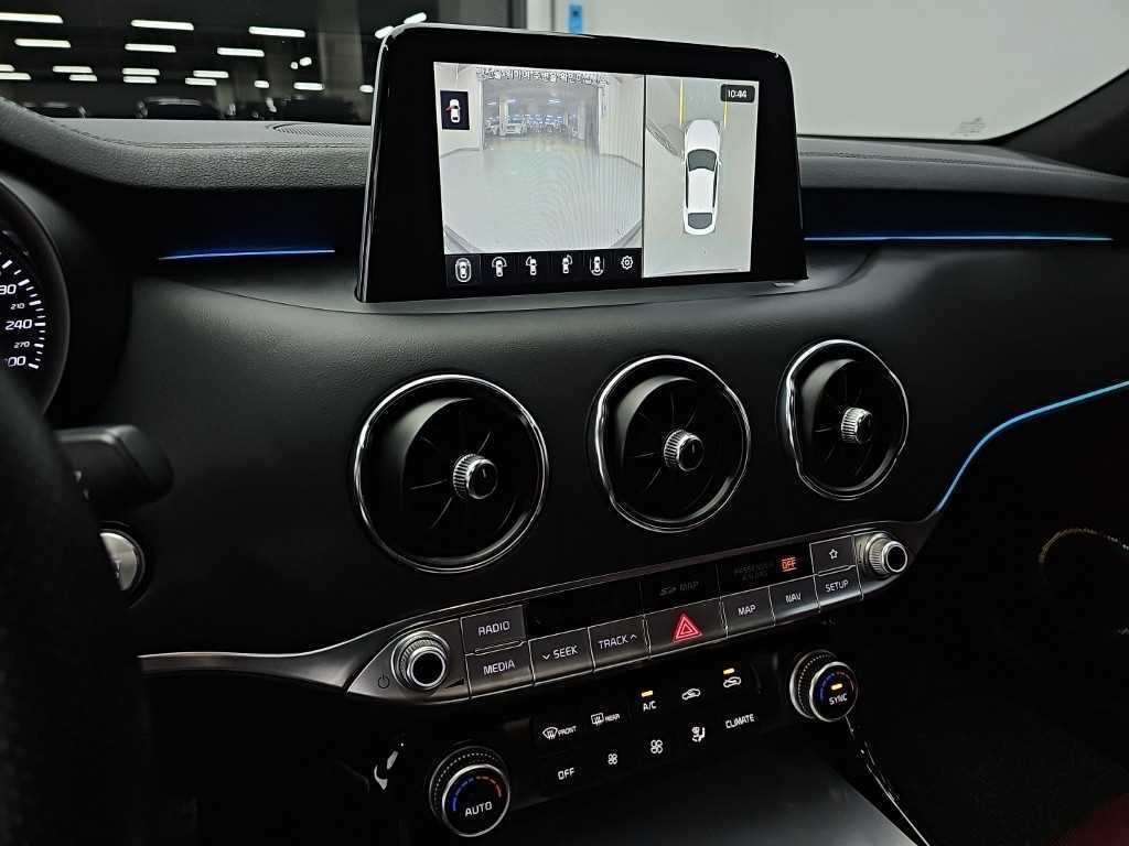 Kia Stinger — photo 10