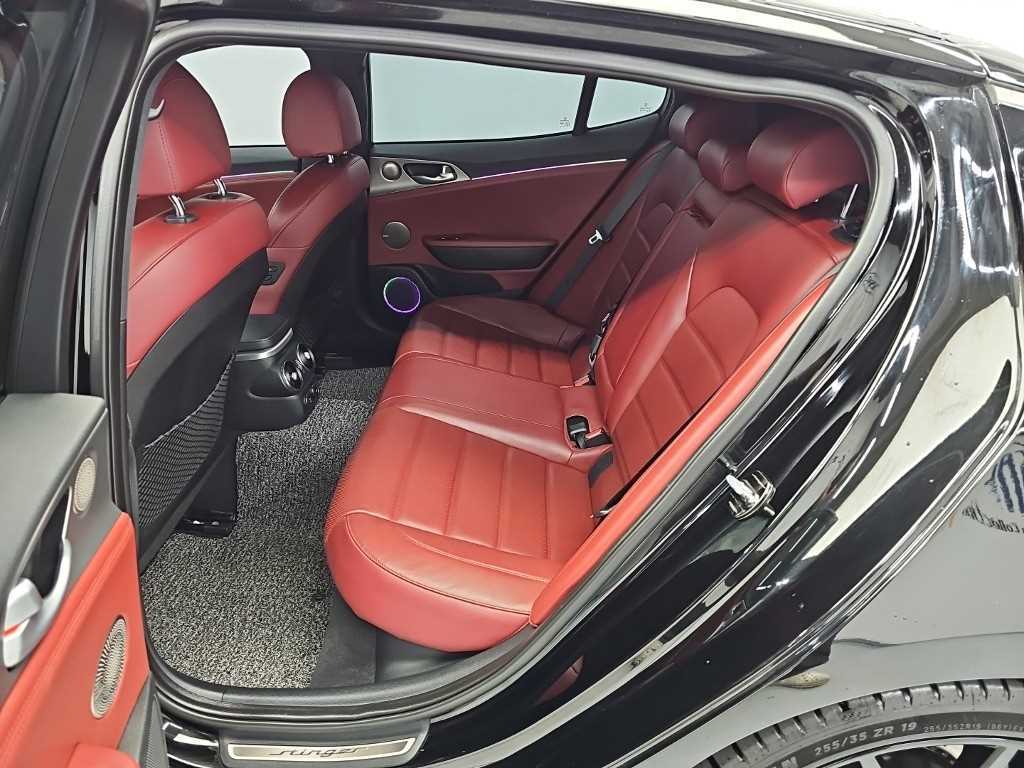 Kia Stinger — photo 12