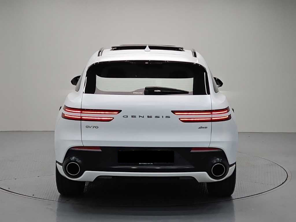 Genesis GV70 — photo 03