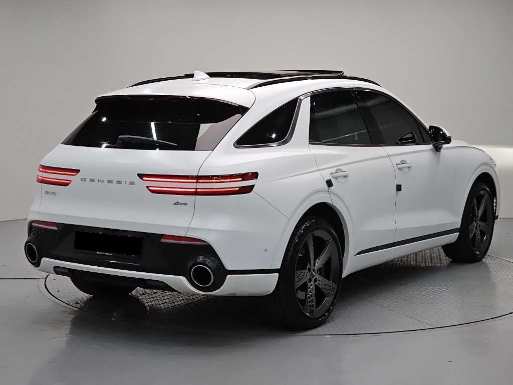 Genesis GV70 — photo 04