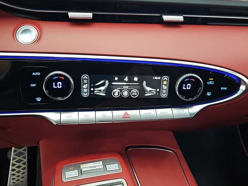 Genesis GV70 — photo 10