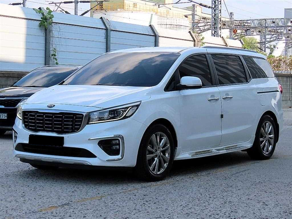 Kia Carnival — photo 02
