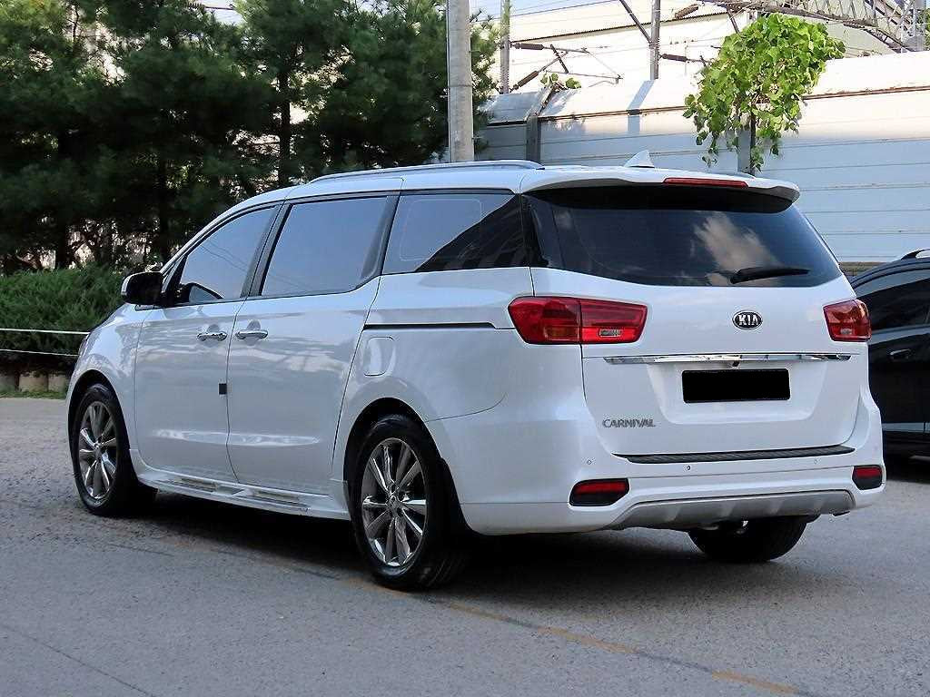 Kia Carnival — photo 03