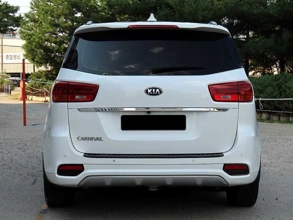 Kia Carnival — photo 04