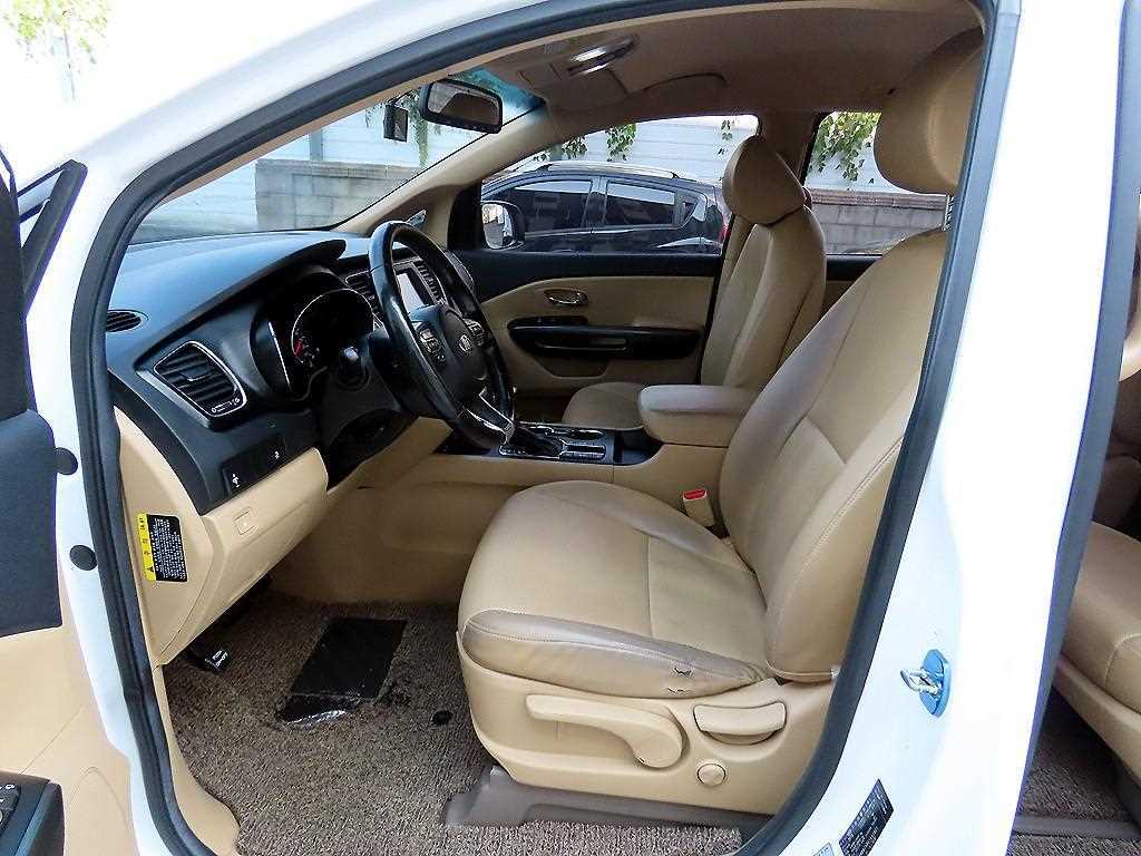Kia Carnival — photo 05