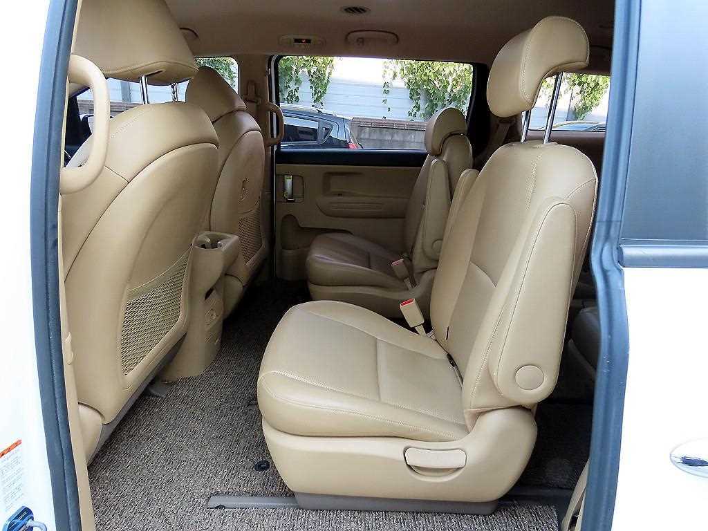 Kia Carnival — photo 06