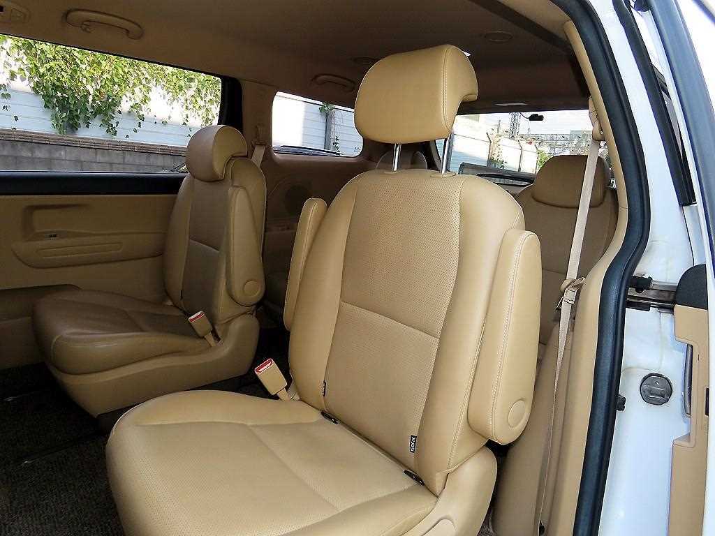 Kia Carnival — photo 07