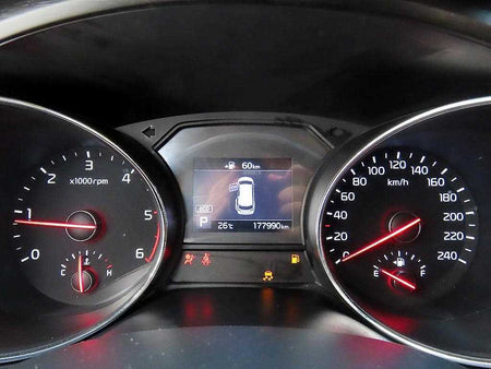 Kia Carnival — photo 10