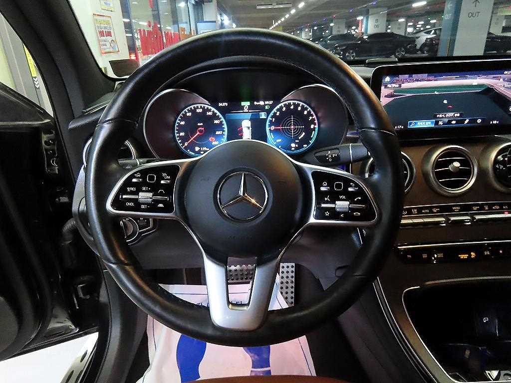Mercedes-Benz GLC-Class — photo 08