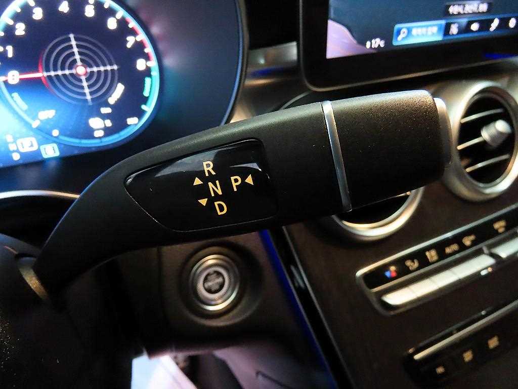 Mercedes-Benz GLC-Class — photo 12