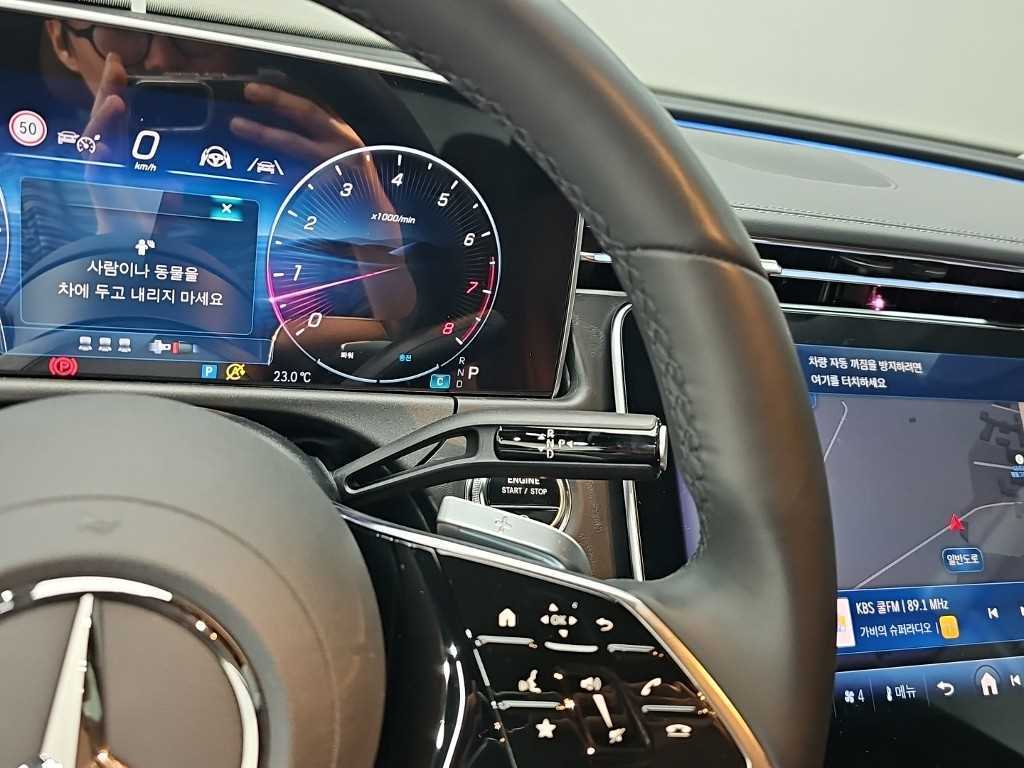 Mercedes-Benz E-Class — photo 08