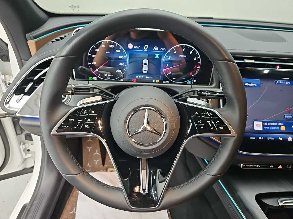 Mercedes-Benz E-Class — photo 09