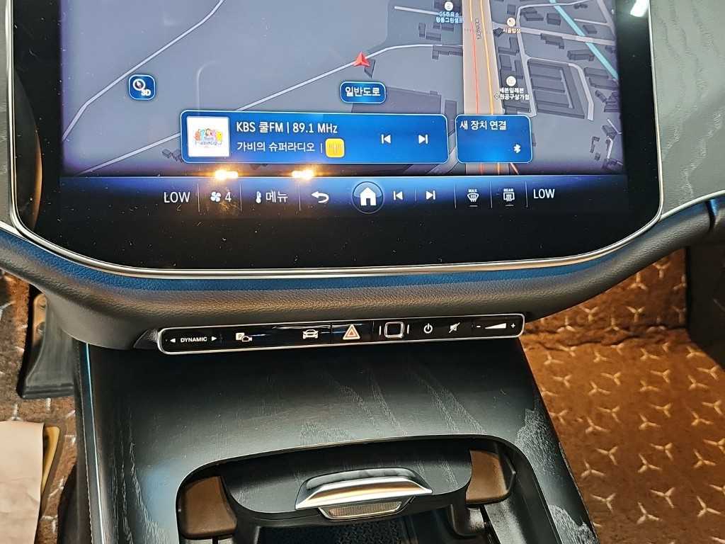 Mercedes-Benz E-Class — photo 10