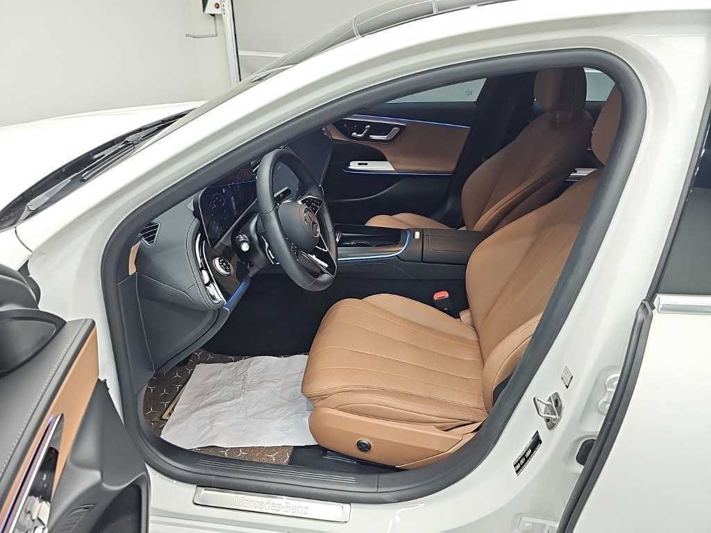 Mercedes-Benz E-Class — photo 11