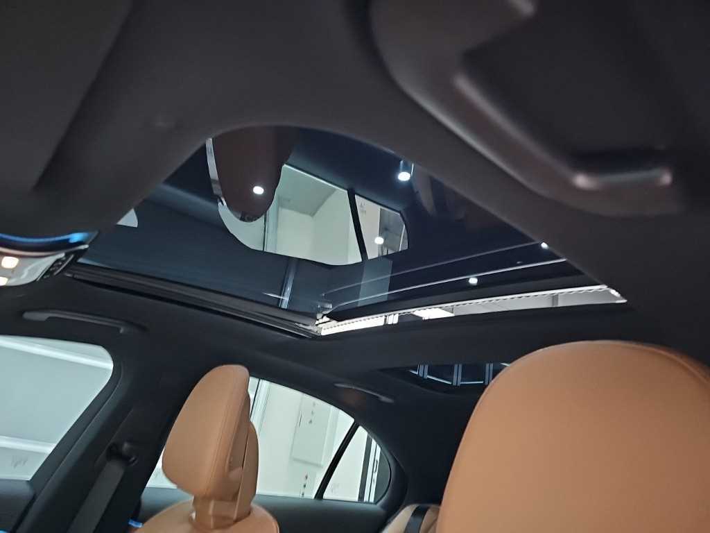 Mercedes-Benz E-Class — photo 14
