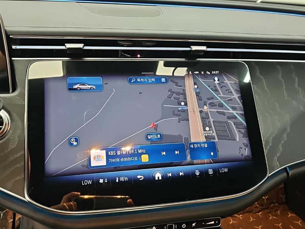 Mercedes-Benz E-Class — photo 15