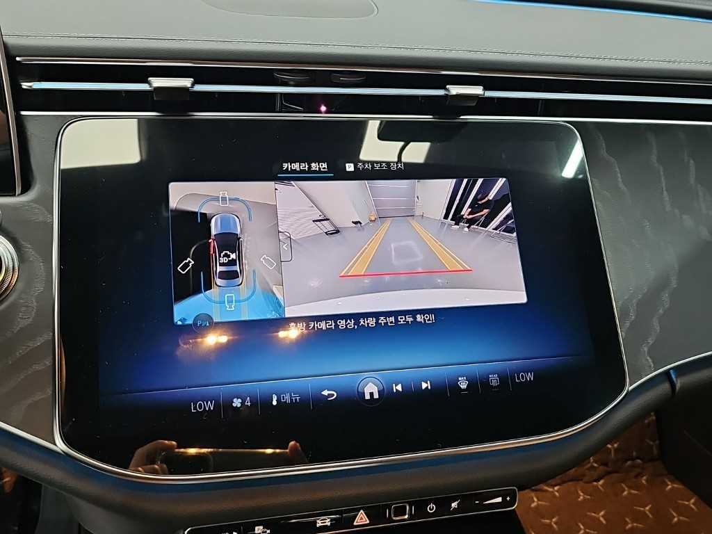 Mercedes-Benz E-Class — photo 16