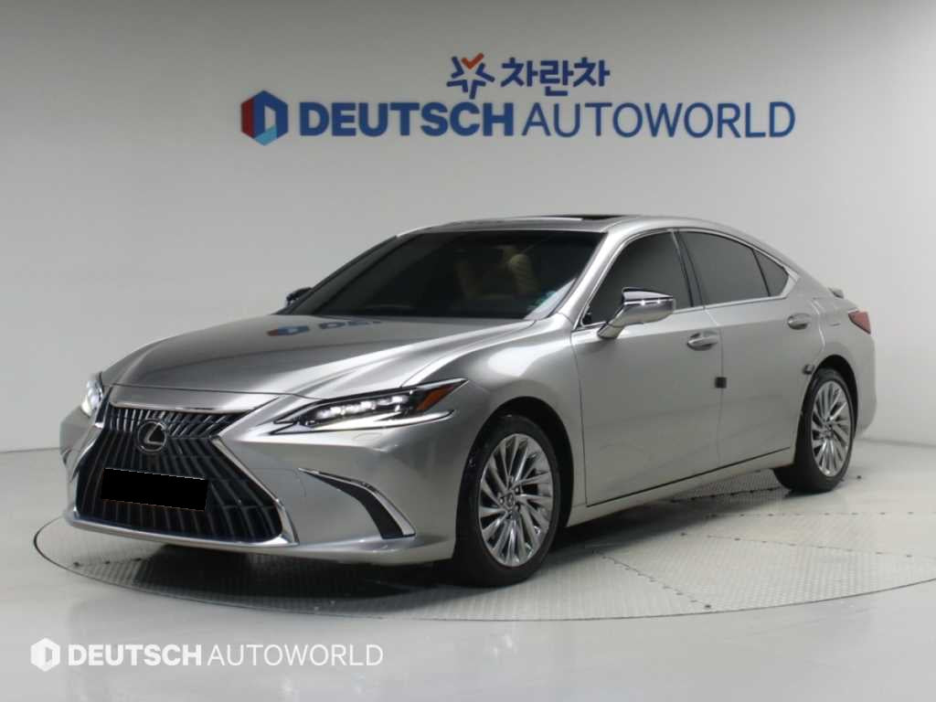 Lexus ES — photo 01