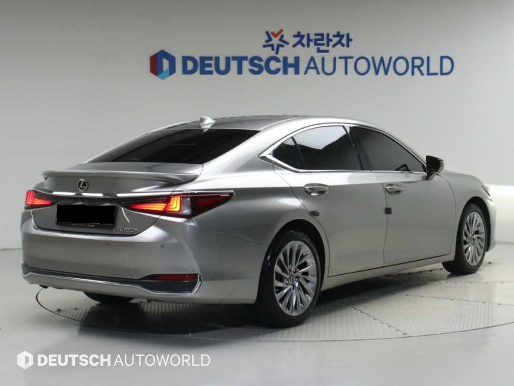 Lexus ES — photo 02