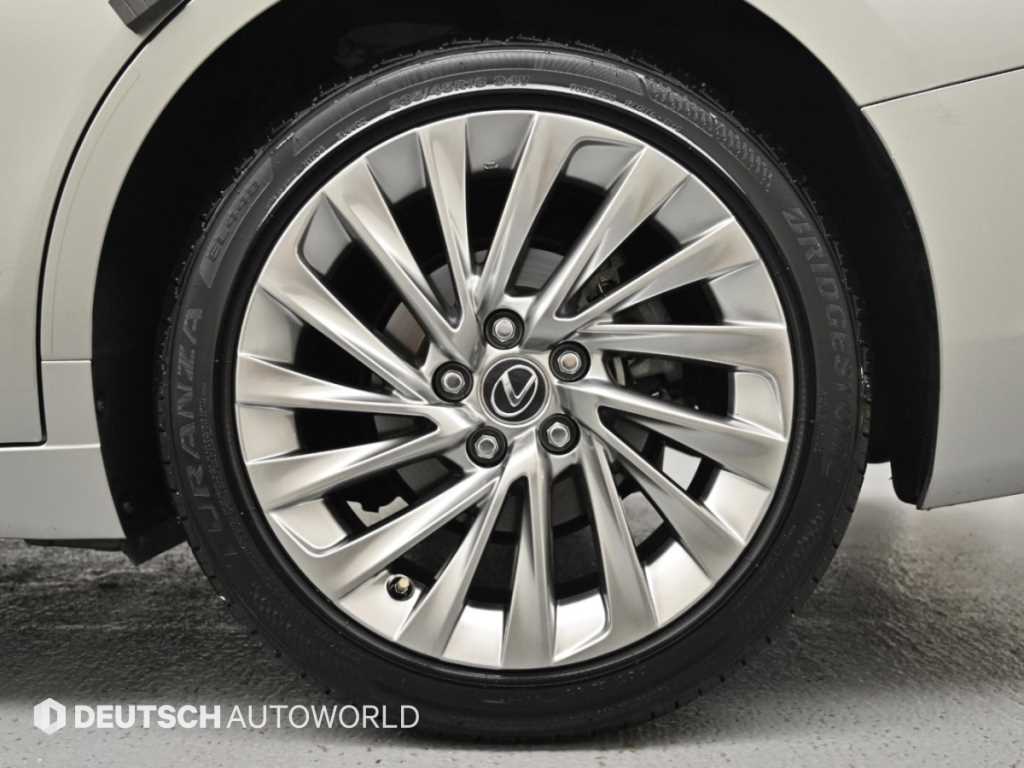 Lexus ES — photo 05