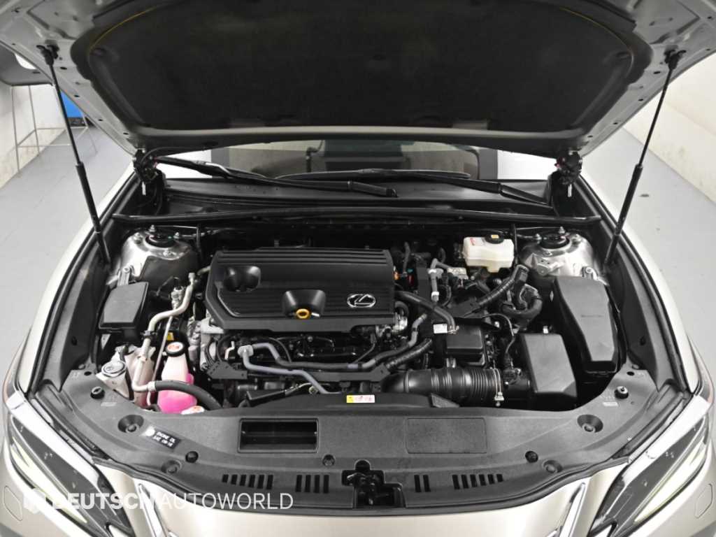Lexus ES — photo 06