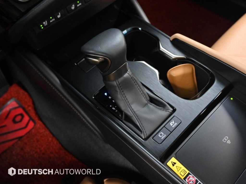 Lexus ES — photo 09