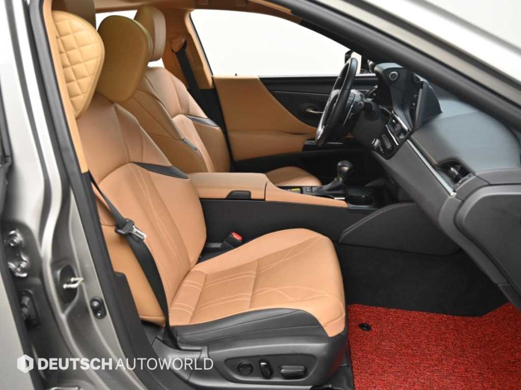 Lexus ES — photo 10