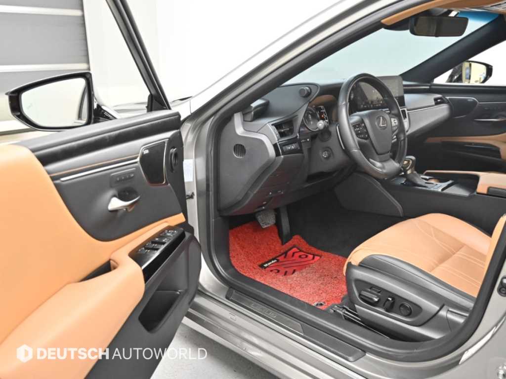 Lexus ES — photo 11