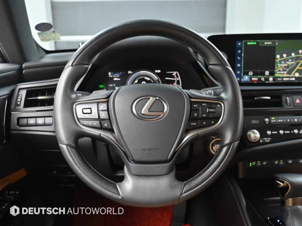 Lexus ES — photo 13