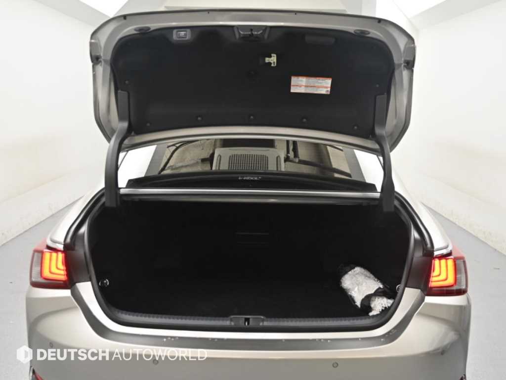Lexus ES — photo 19