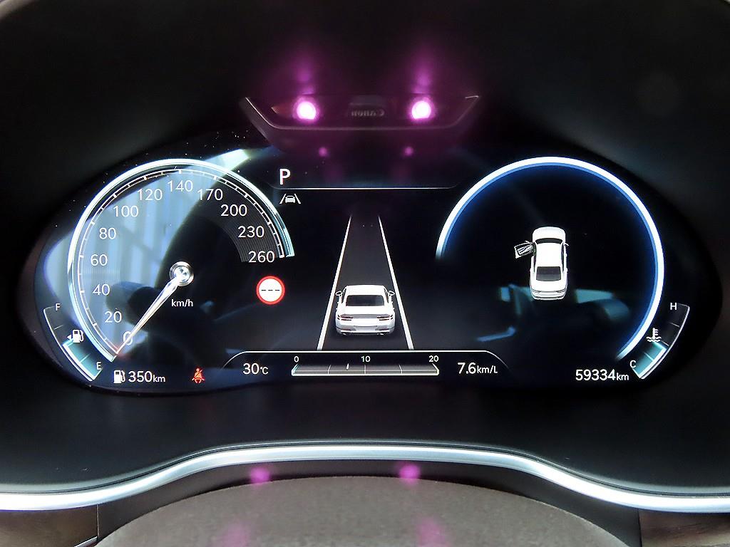 Genesis G80 — photo 09