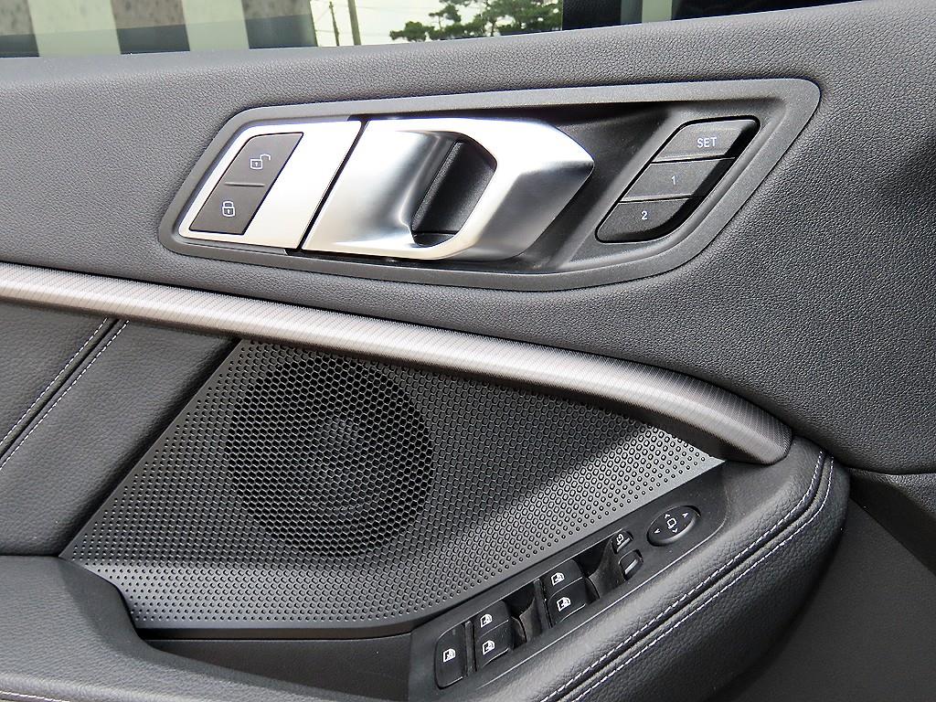 BMW 2-Series — photo 11