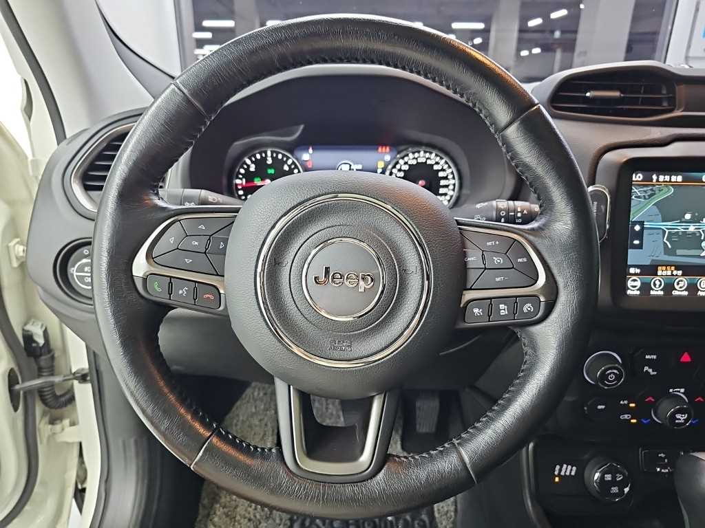Jeep Renegade — photo 09
