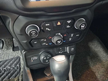 Jeep Renegade — photo 10