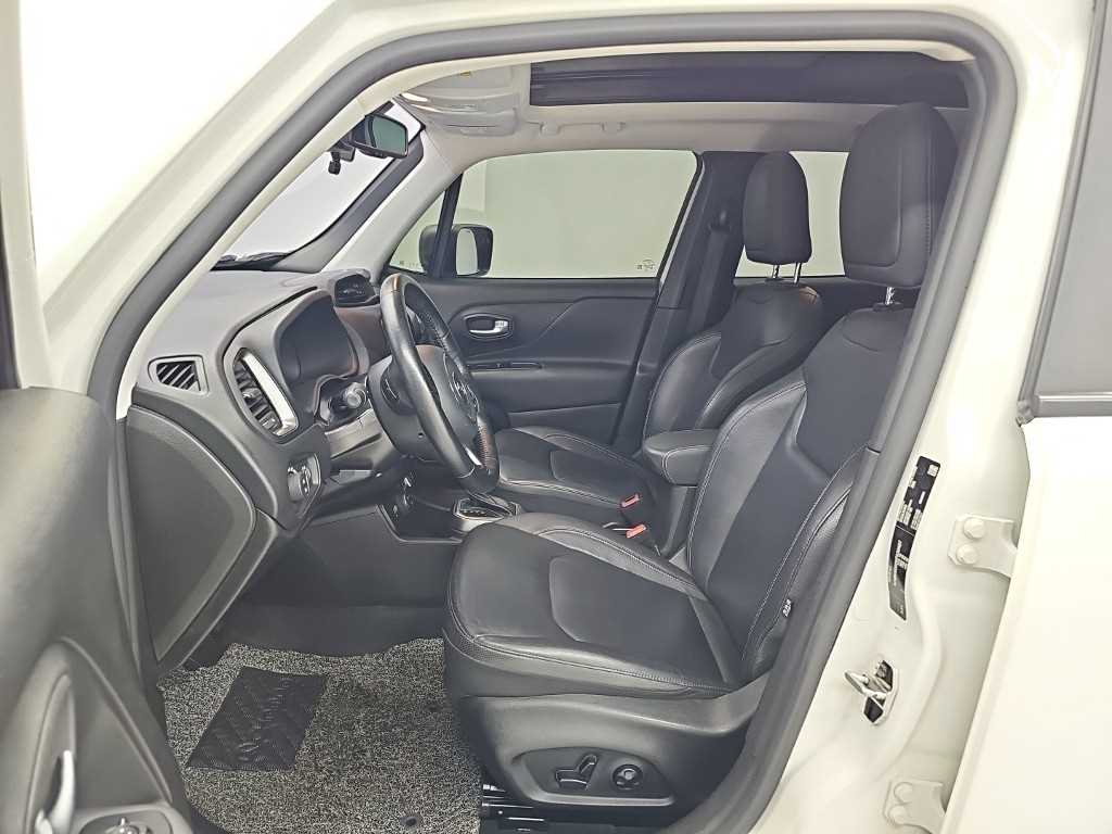 Jeep Renegade — photo 11