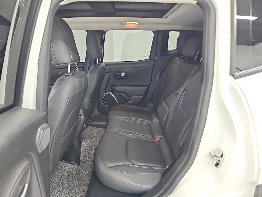 Jeep Renegade — photo 12