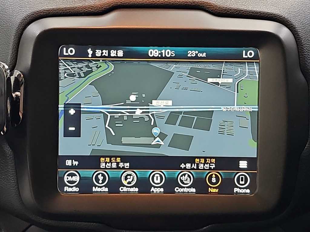 Jeep Renegade — photo 14