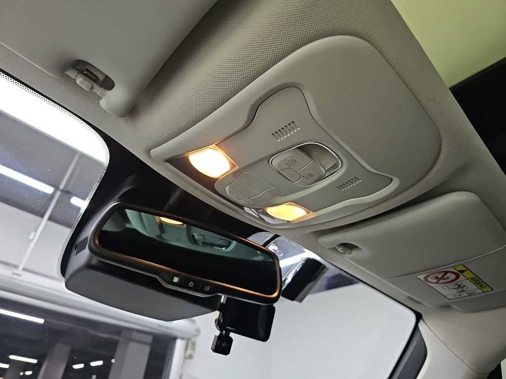 Jeep Renegade — photo 16
