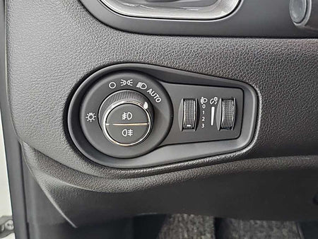 Jeep Renegade — photo 18