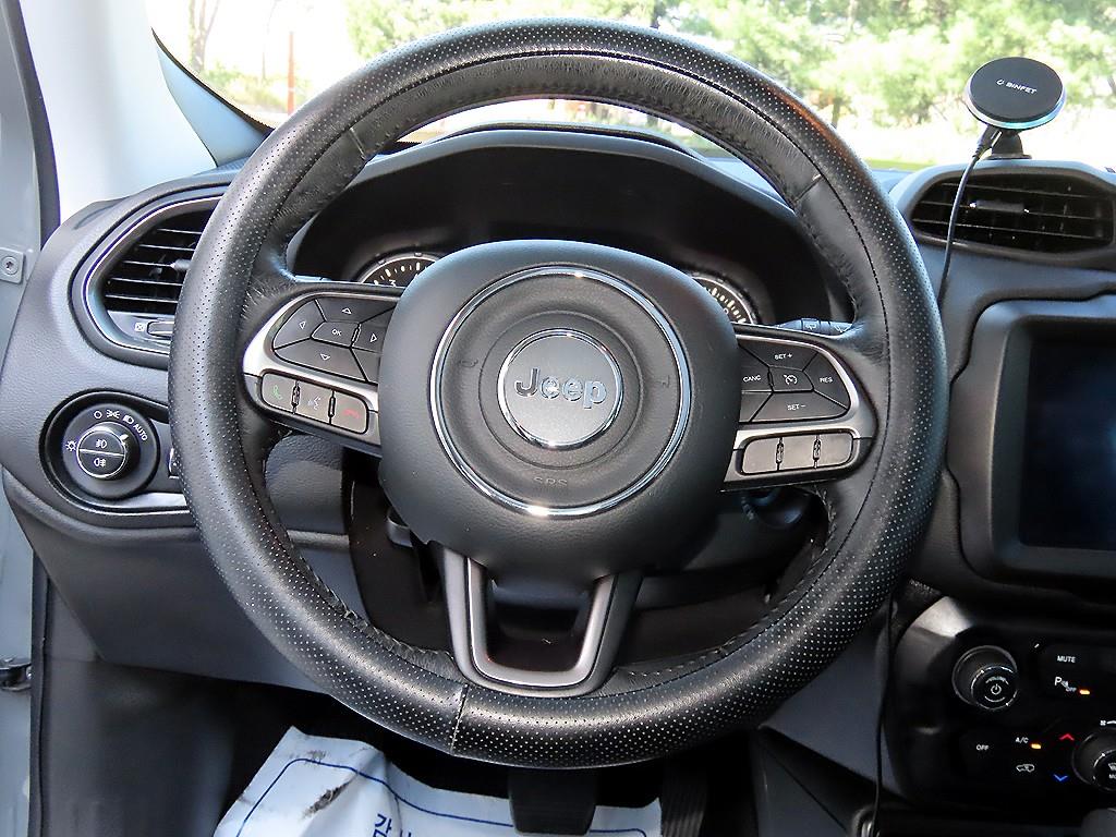 Jeep Renegade — photo 08