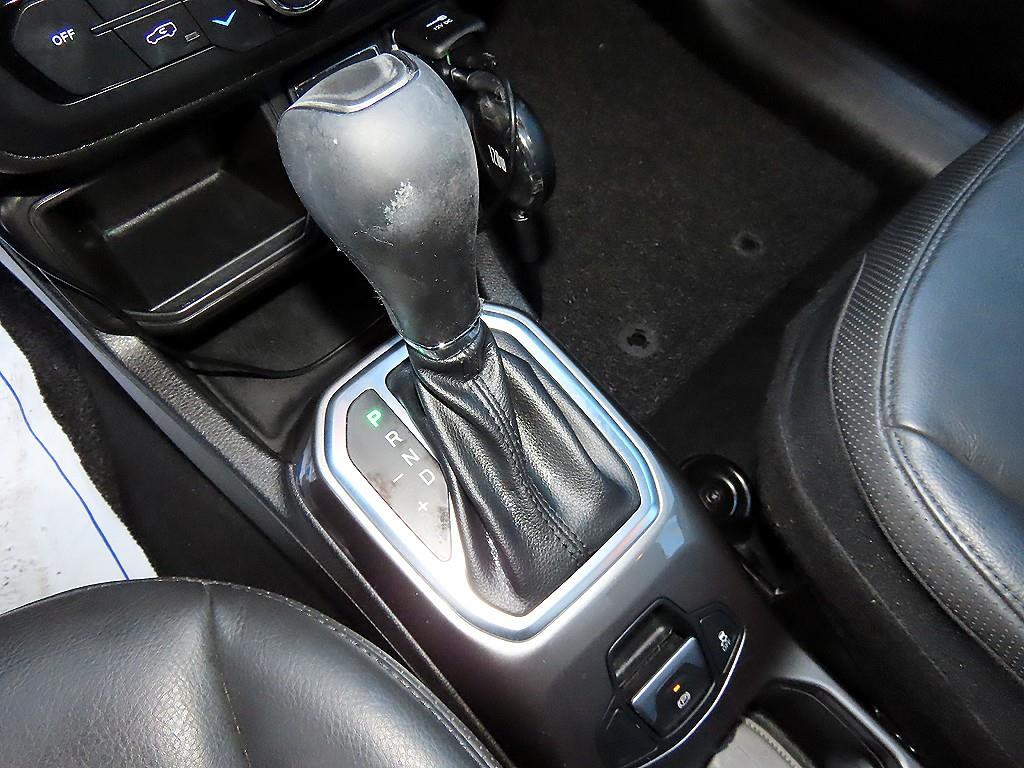 Jeep Renegade — photo 10