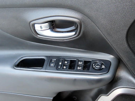 Jeep Renegade — photo 11