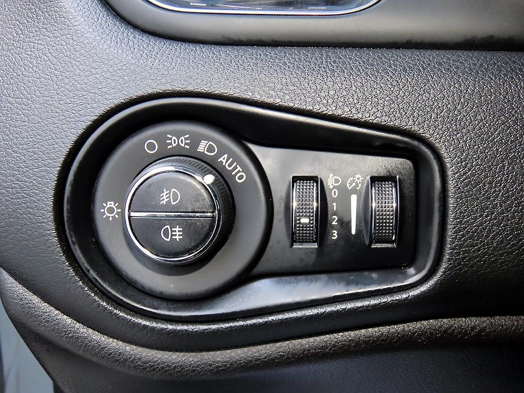 Jeep Renegade — photo 12