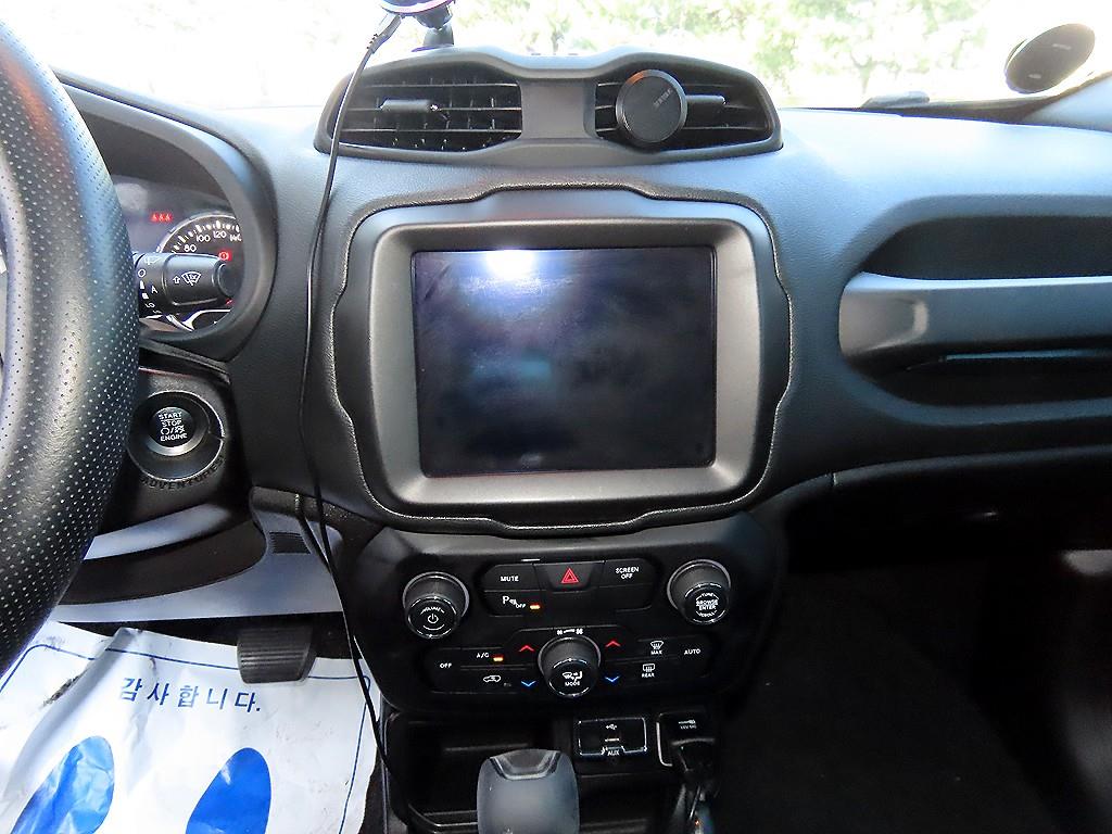 Jeep Renegade — photo 14