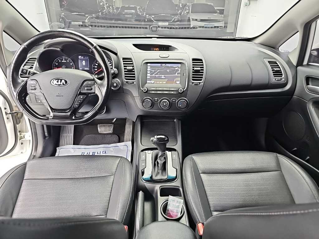 Kia K3 — photo 07