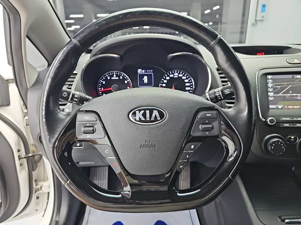 Kia K3 — photo 09