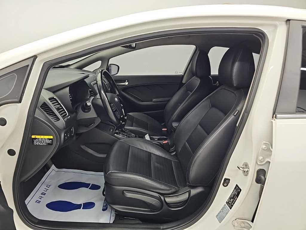 Kia K3 — photo 11